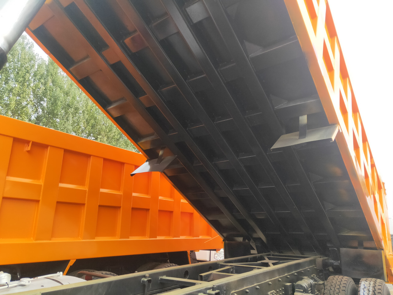 Shacman F3000 6*4 Dump truck - Camión volquete: foto 2 Shacman F3000 6*4 Dump truck - Camión volquete: foto 2