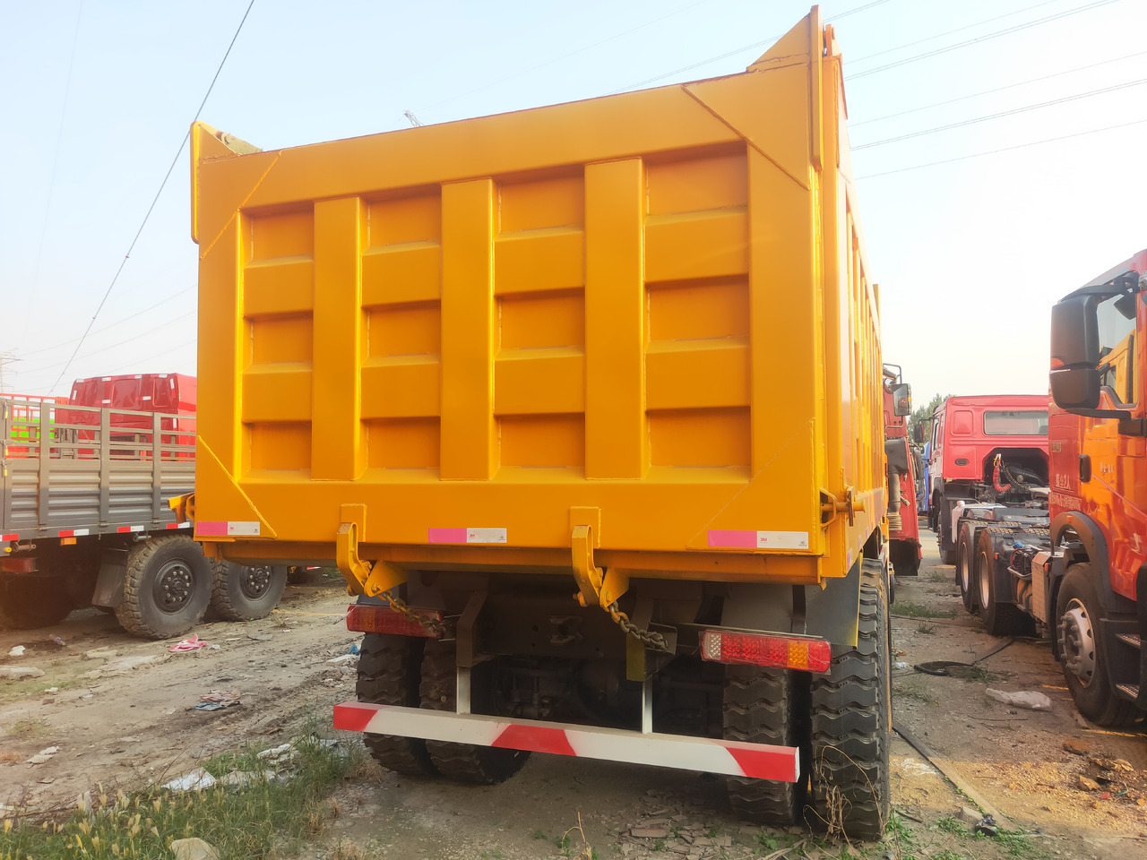 Shacman F3000 6*4 Dump truck - Camión volquete: foto 4 Shacman F3000 6*4 Dump truck - Camión volquete: foto 4