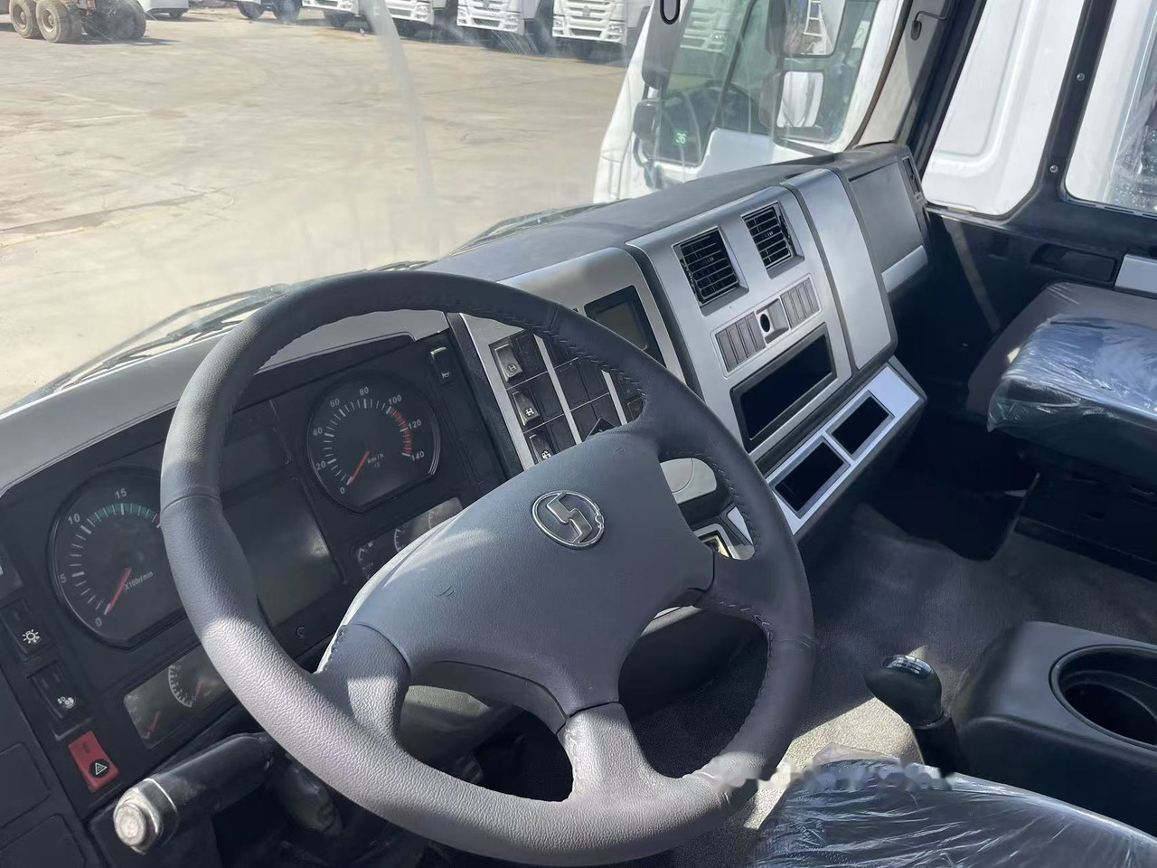 Shacman F3000 Concrete mixer truck - Camión hormigonera: foto 4 Shacman F3000 Concrete mixer truck - Camión hormigonera: foto 4