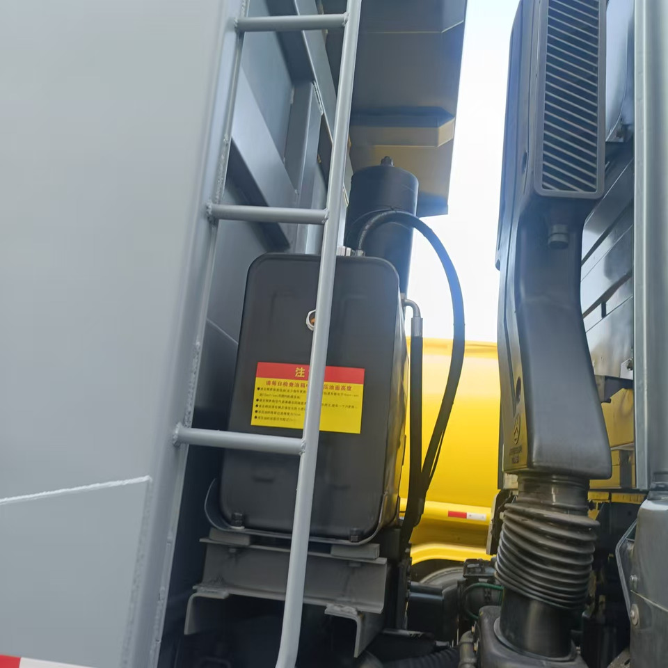 Sinotruk HOHAN 6*4 Dump truck - Camión volquete: foto 4 Sinotruk HOHAN 6*4 Dump truck - Camión volquete: foto 4