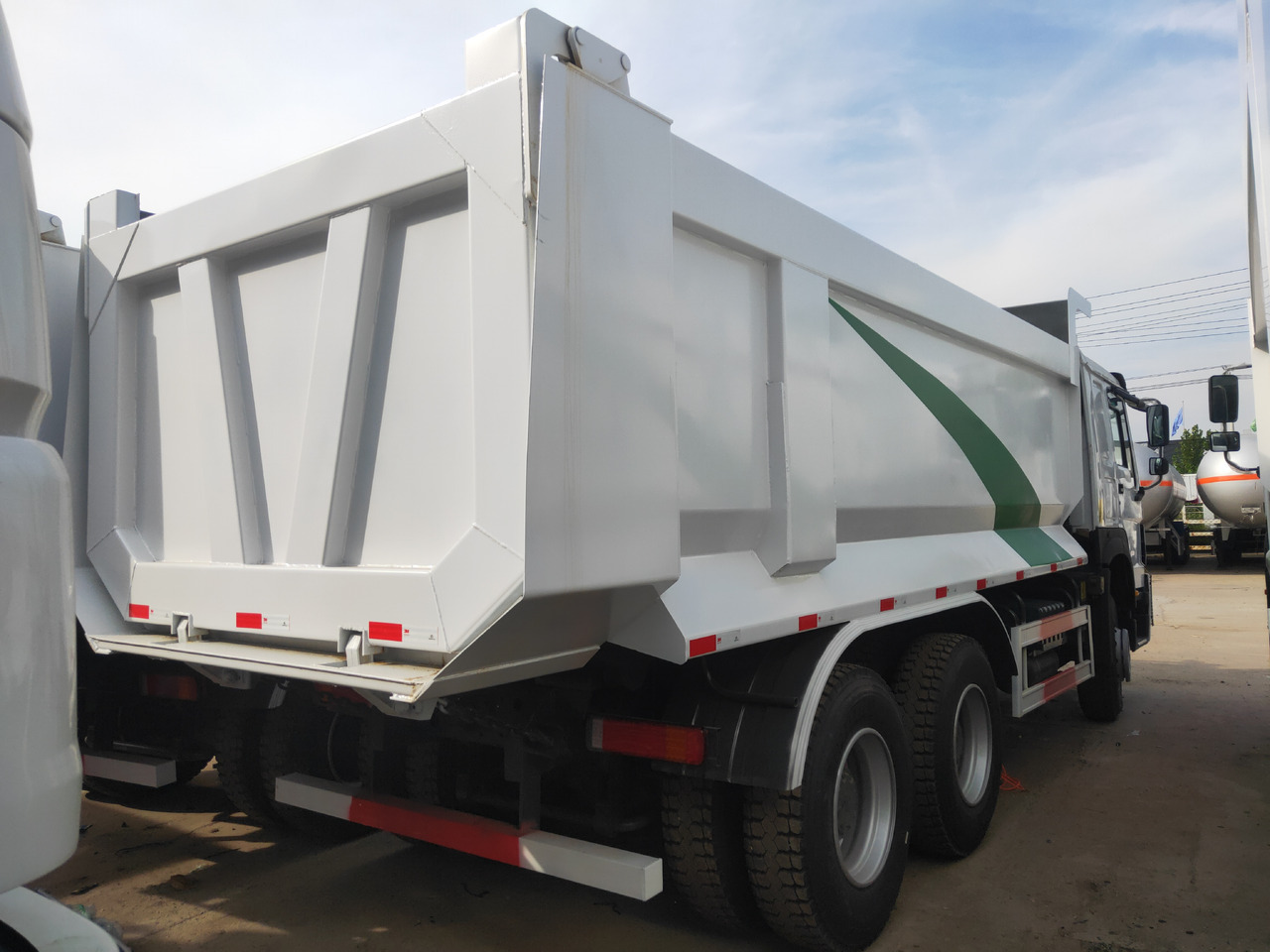 Sinotruk HOWO 371 6*4 Dump truck - Camión volquete: foto 5 Sinotruk HOWO 371 6*4 Dump truck - Camión volquete: foto 5