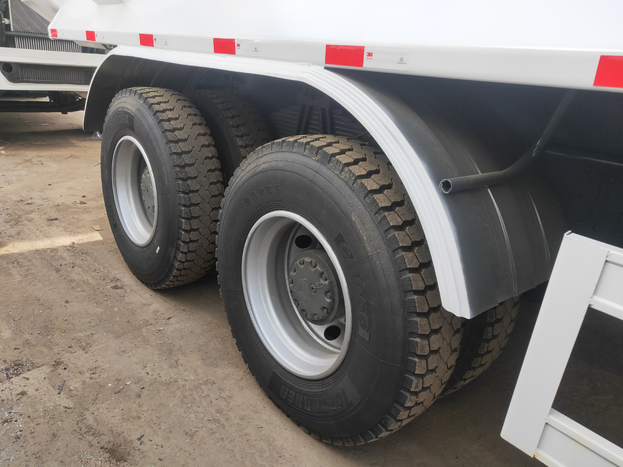 Sinotruk HOWO 371 6*4 Dump truck - Camión volquete: foto 2 Sinotruk HOWO 371 6*4 Dump truck - Camión volquete: foto 2