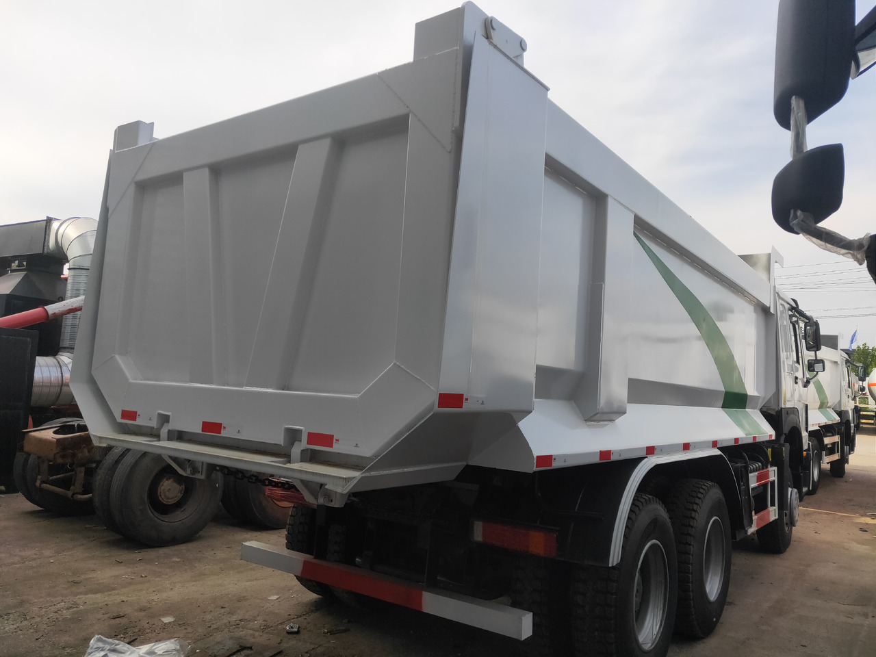 Sinotruk HOWO 371 6*4 Dump truck - Camión volquete: foto 5 Sinotruk HOWO 371 6*4 Dump truck - Camión volquete: foto 5