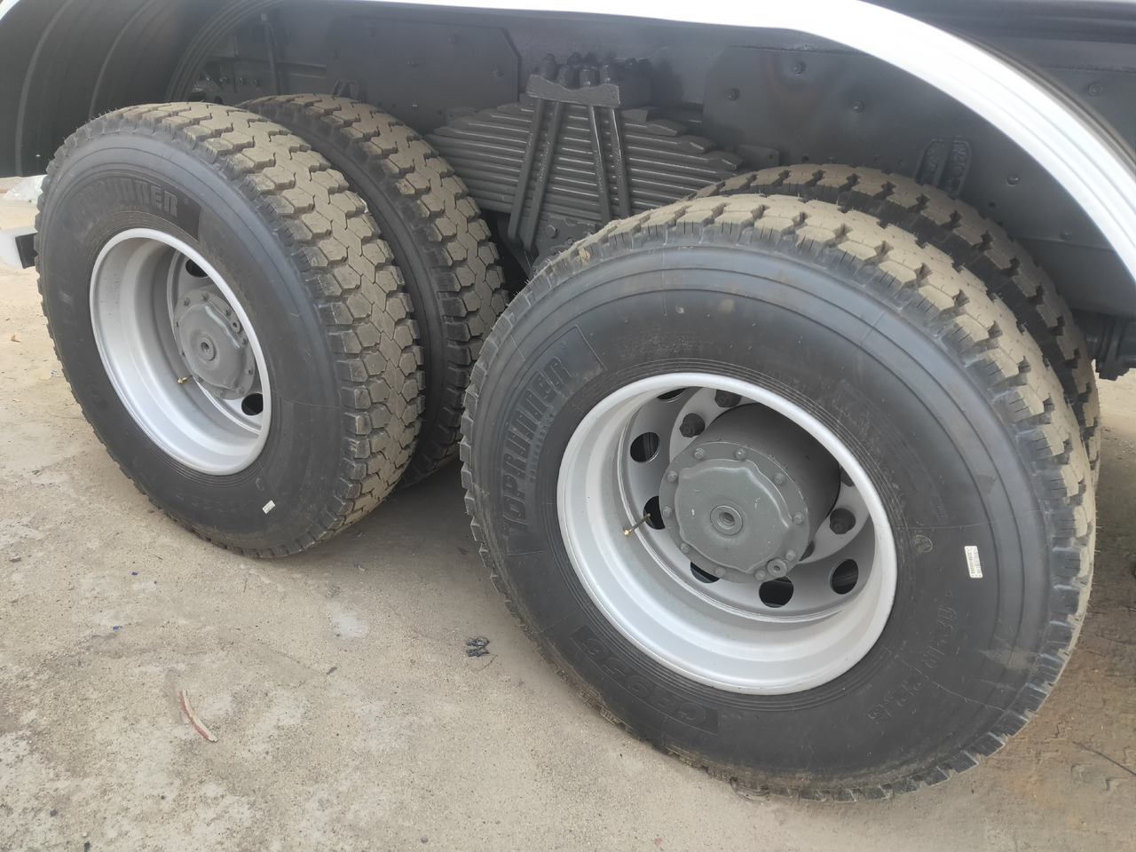 Sinotruk HOWO 371 6*4 Dump truck - Camión volquete: foto 3 Sinotruk HOWO 371 6*4 Dump truck - Camión volquete: foto 3