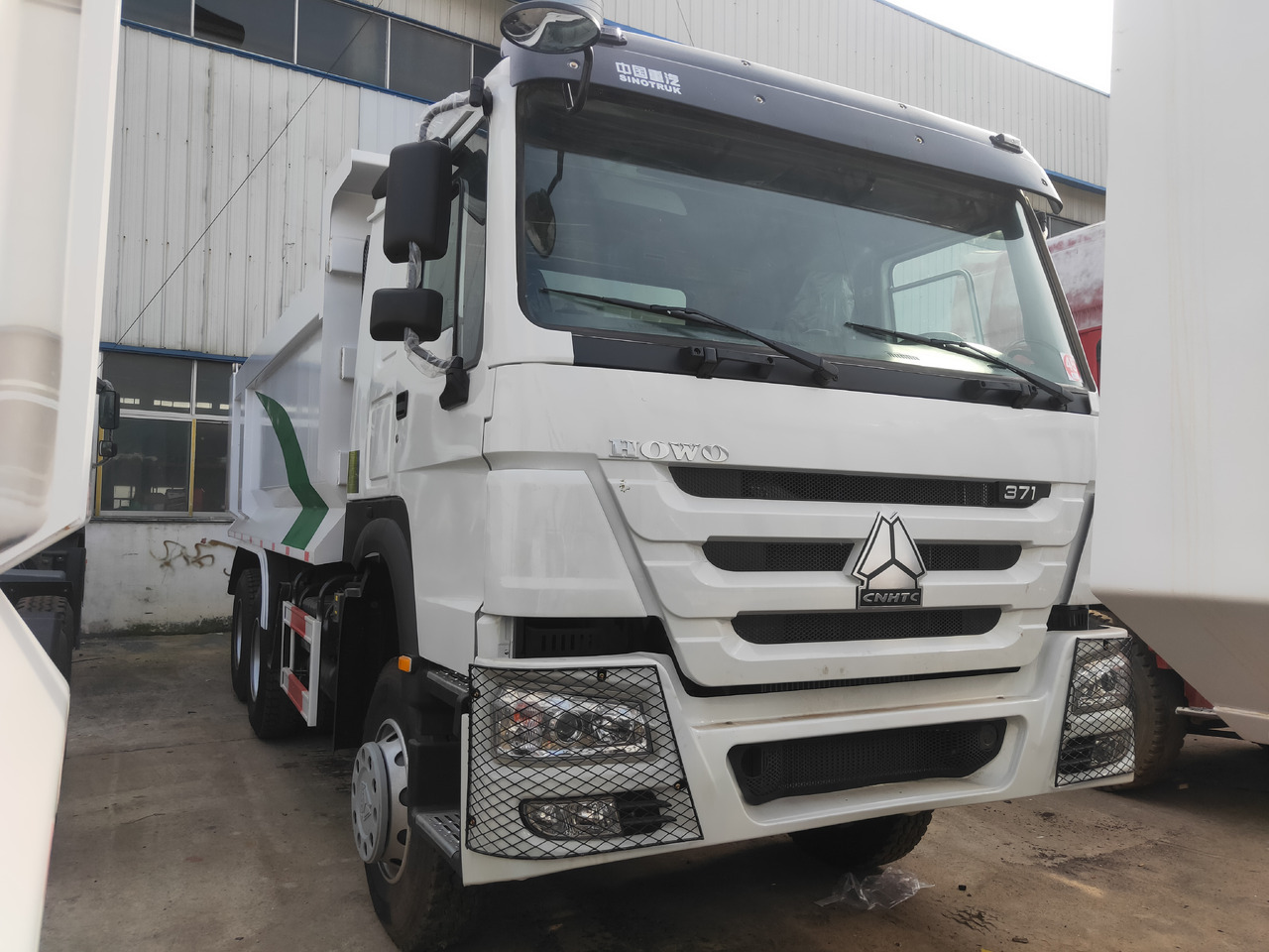 Sinotruk HOWO 371 6*4 Dump truck - Camión volquete: foto 1 Sinotruk HOWO 371 6*4 Dump truck - Camión volquete: foto 1