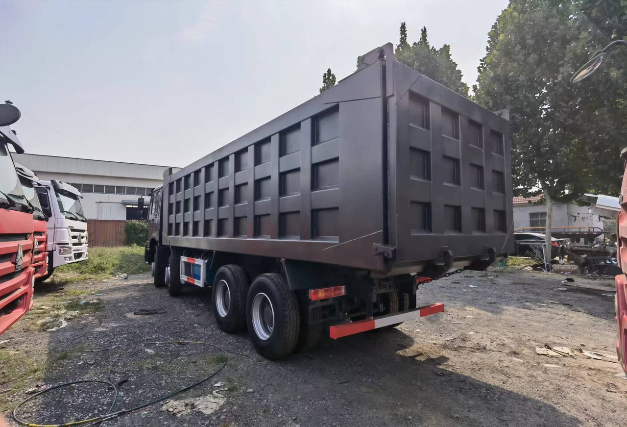 Sinotruk HOWO 371 8*4 Dump truck - Camión volquete: foto 4 Sinotruk HOWO 371 8*4 Dump truck - Camión volquete: foto 4