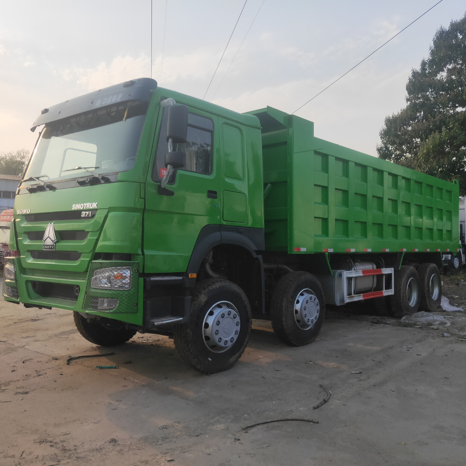 Sinotruk HOWO 371 8*4 Dump truck - Camión volquete: foto 1 Sinotruk HOWO 371 8*4 Dump truck - Camión volquete: foto 1