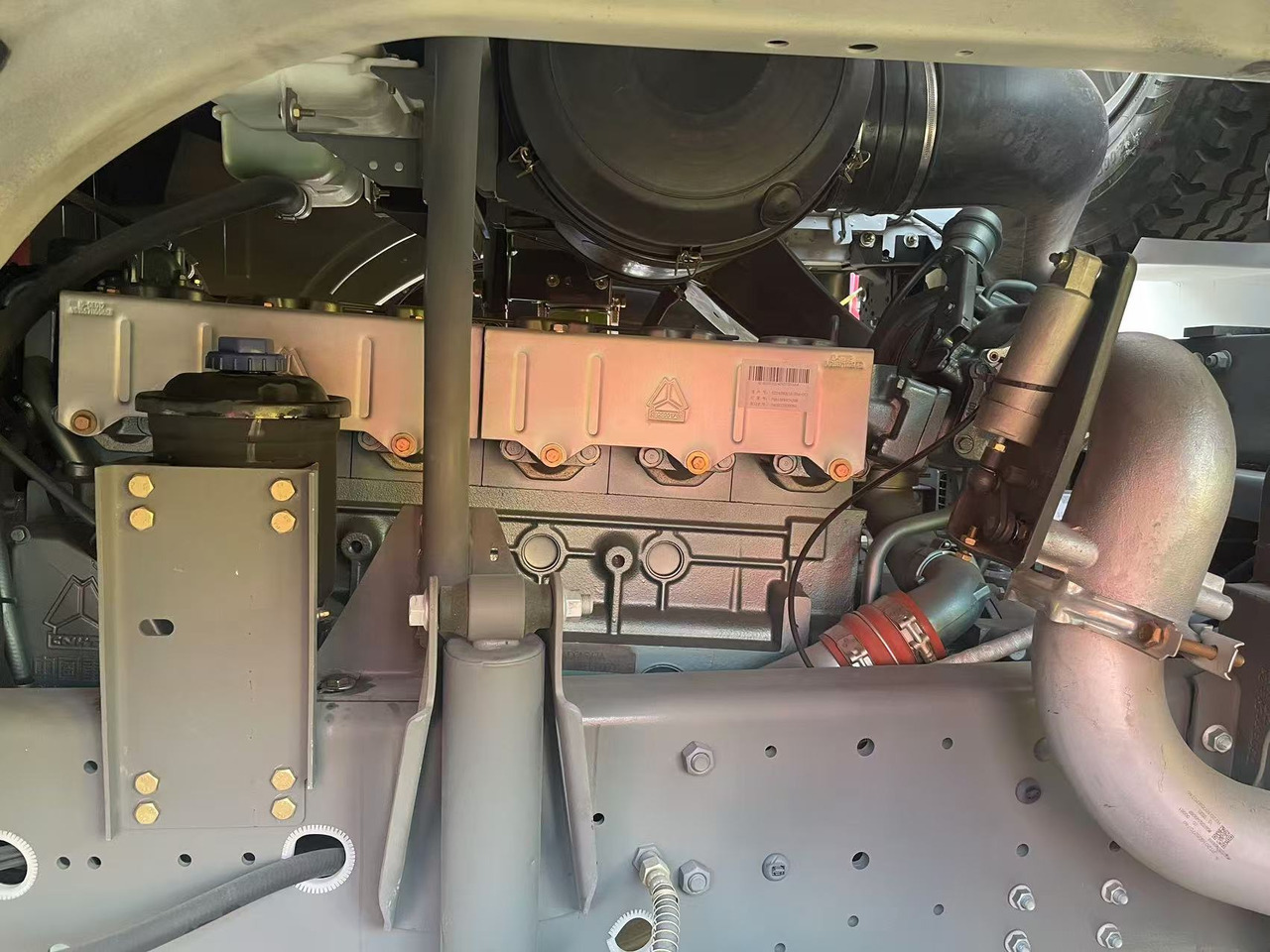 Sinotruk HOWO 371 brand new 6*4 Dump truck - Camión volquete: foto 3 Sinotruk HOWO 371 brand new 6*4 Dump truck - Camión volquete: foto 3