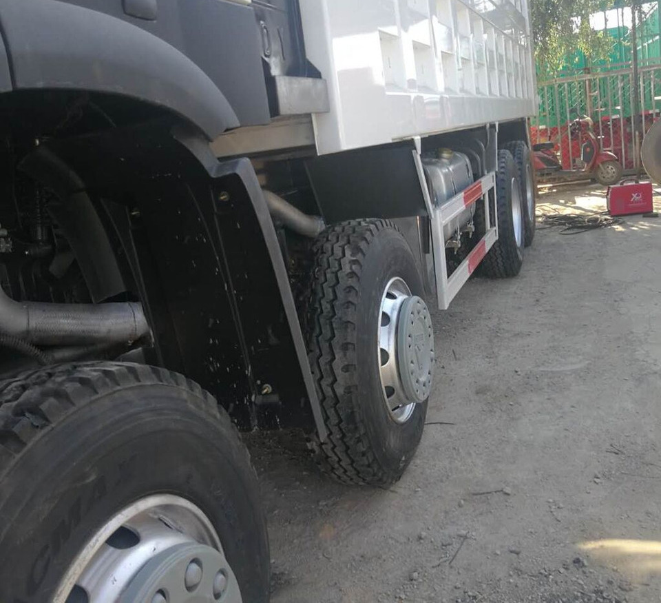 Sinotruk HOWO 375 8*4 Dump truck - Camión volquete: foto 5 Sinotruk HOWO 375 8*4 Dump truck - Camión volquete: foto 5