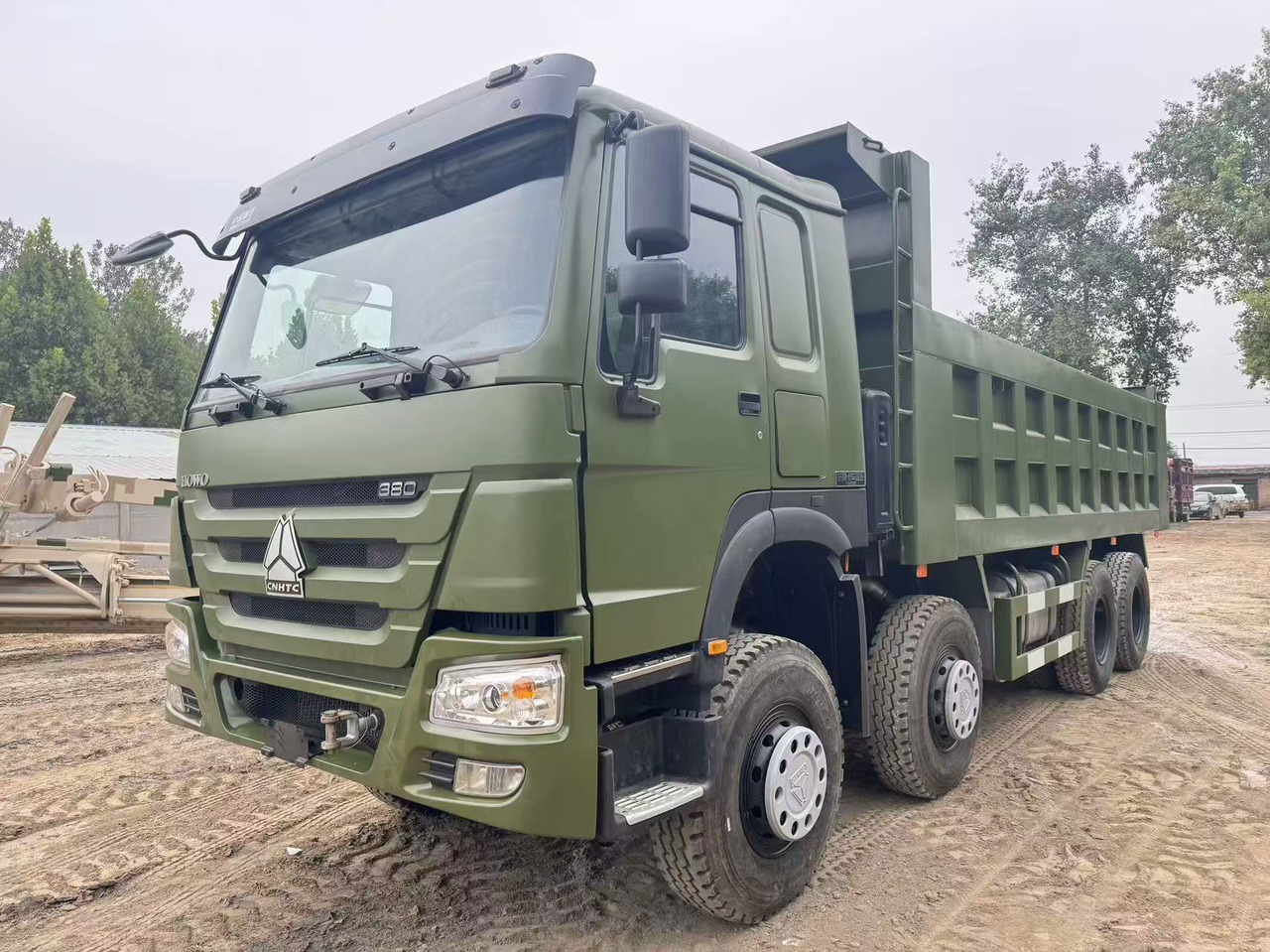 Sinotruk HOWO 380 - Camión volquete: foto 1 Sinotruk HOWO 380 - Camión volquete: foto 1