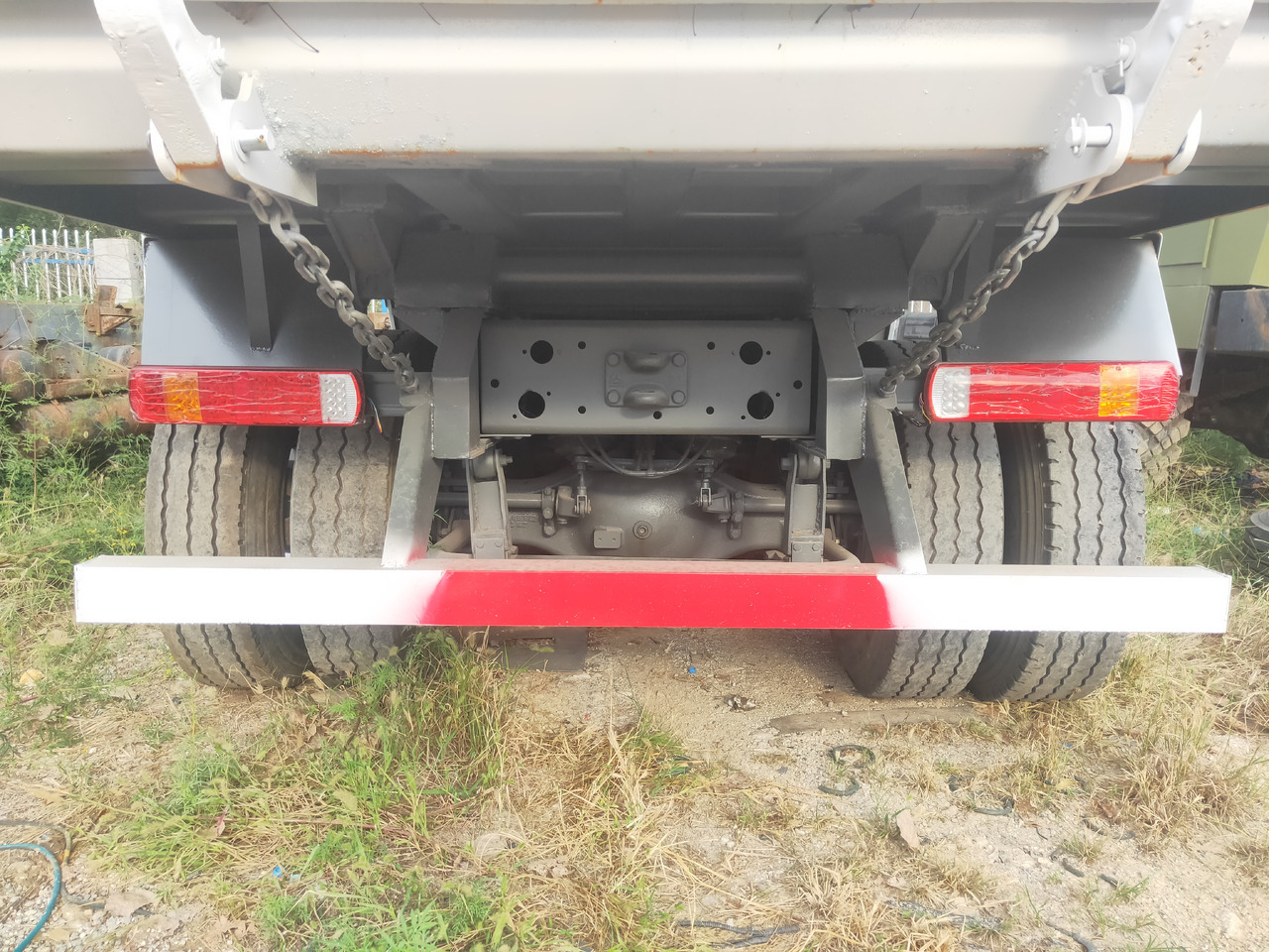 Sinotruk HOWO 6*4 Dump truck - Camión volquete: foto 5 Sinotruk HOWO 6*4 Dump truck - Camión volquete: foto 5