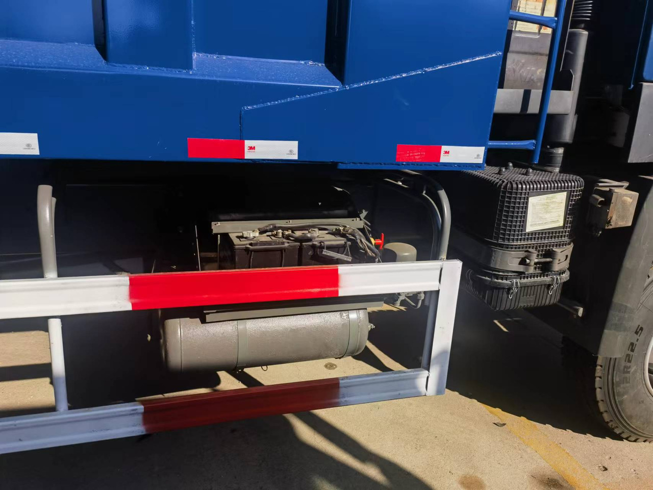 Sinotruk HOWO 6*4 Dump truck - Camión volquete: foto 4 Sinotruk HOWO 6*4 Dump truck - Camión volquete: foto 4