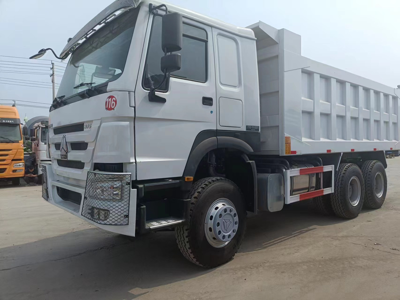 Sinotruk HOWO 6*4 Dump truck - Camión volquete: foto 5 Sinotruk HOWO 6*4 Dump truck - Camión volquete: foto 5