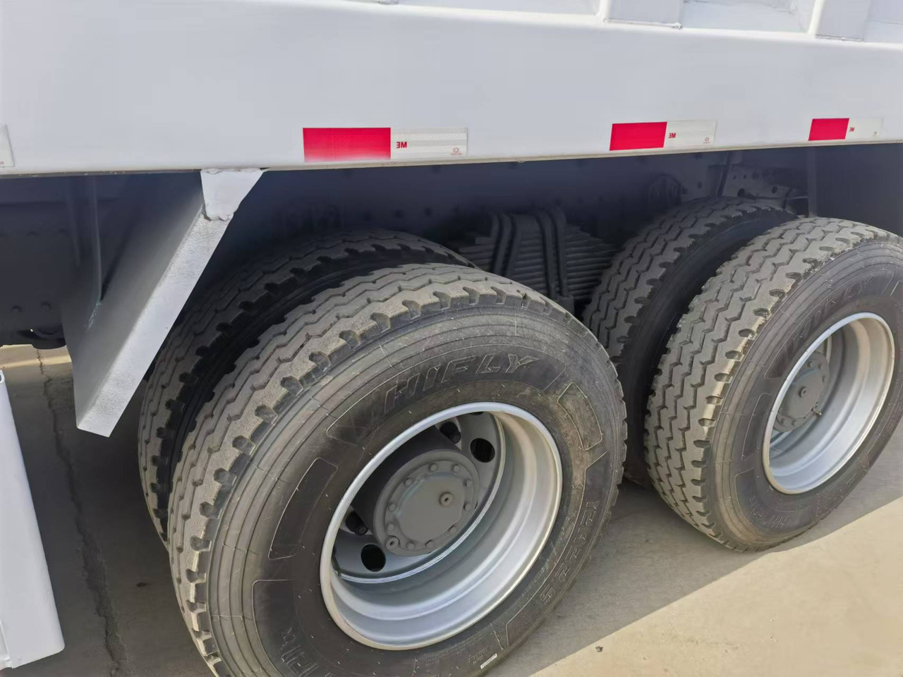 Sinotruk HOWO 6*4 Dump truck - Camión volquete: foto 4 Sinotruk HOWO 6*4 Dump truck - Camión volquete: foto 4