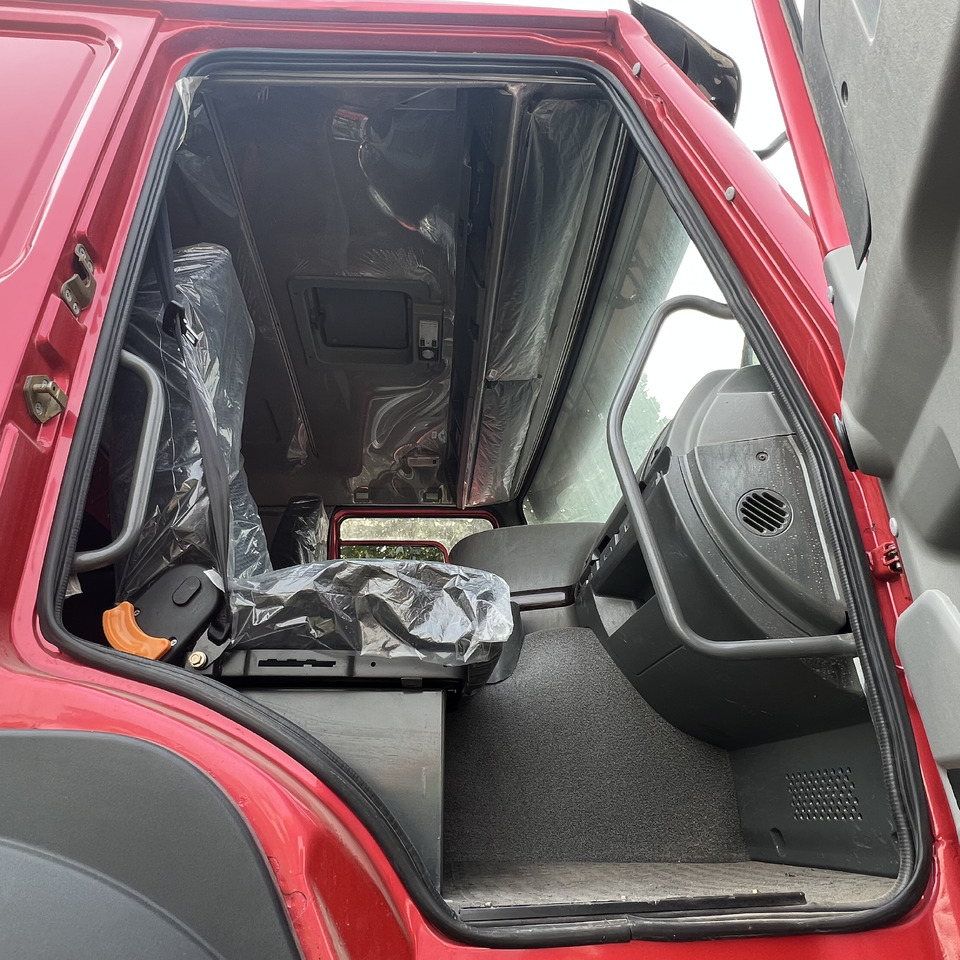 Sinotruk HOWO 8*4 Dump truck - Camión volquete: foto 2 Sinotruk HOWO 8*4 Dump truck - Camión volquete: foto 2