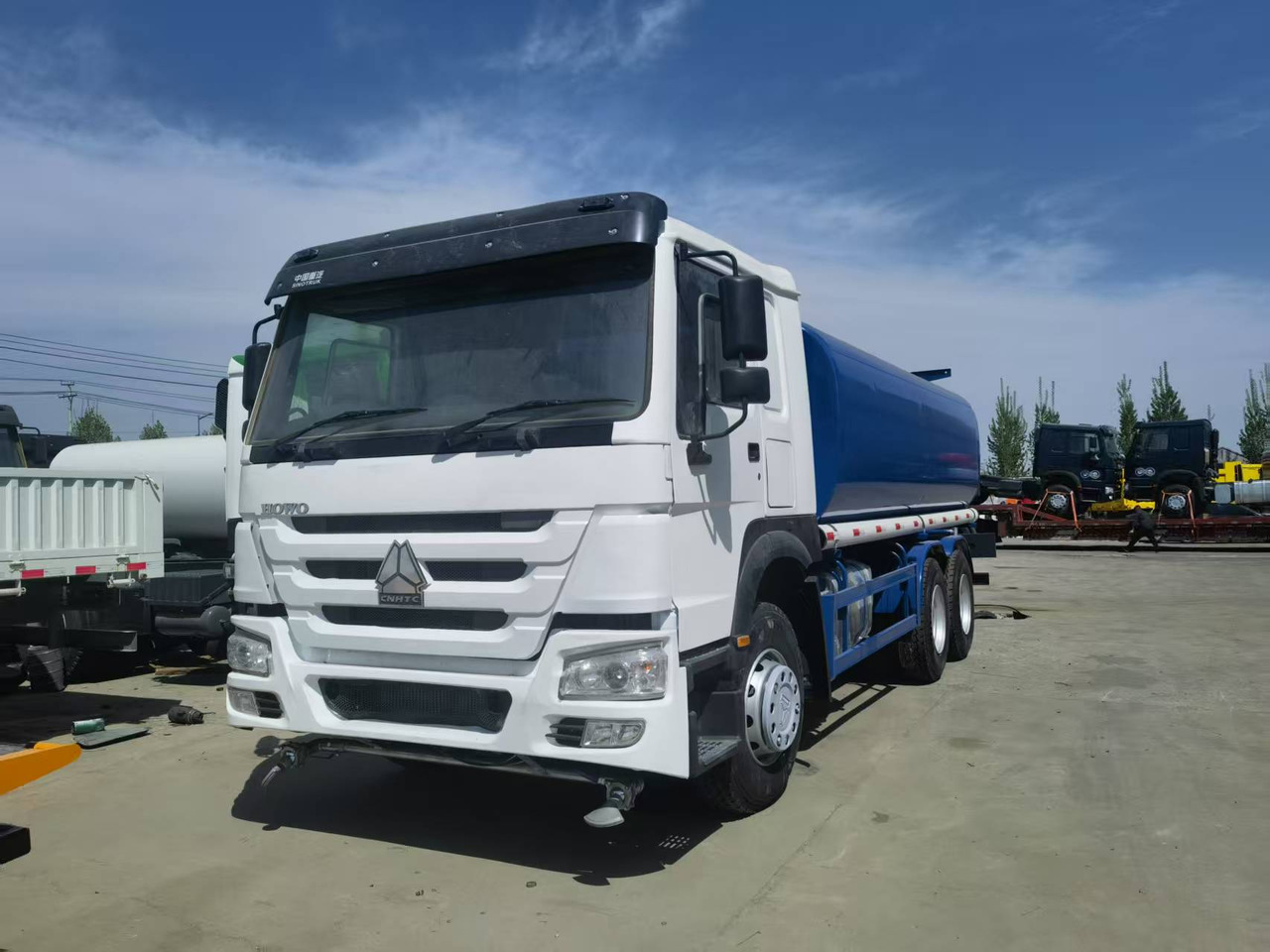 Sinotruk HOWO 6*4 Sprinkler - Vehículo municipal: foto 1 Sinotruk HOWO 6*4 Sprinkler - Vehículo municipal: foto 1