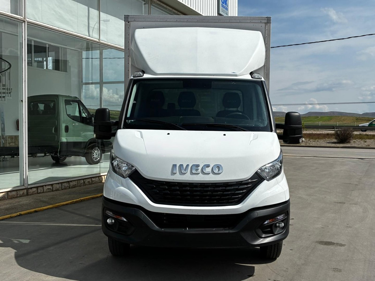 Caja cerrada IVECO 35C16 3.0 20m3 - Furgoneta caja cerrada: foto 2 Caja cerrada IVECO 35C16 3.0 20m3 - Furgoneta caja cerrada: foto 2