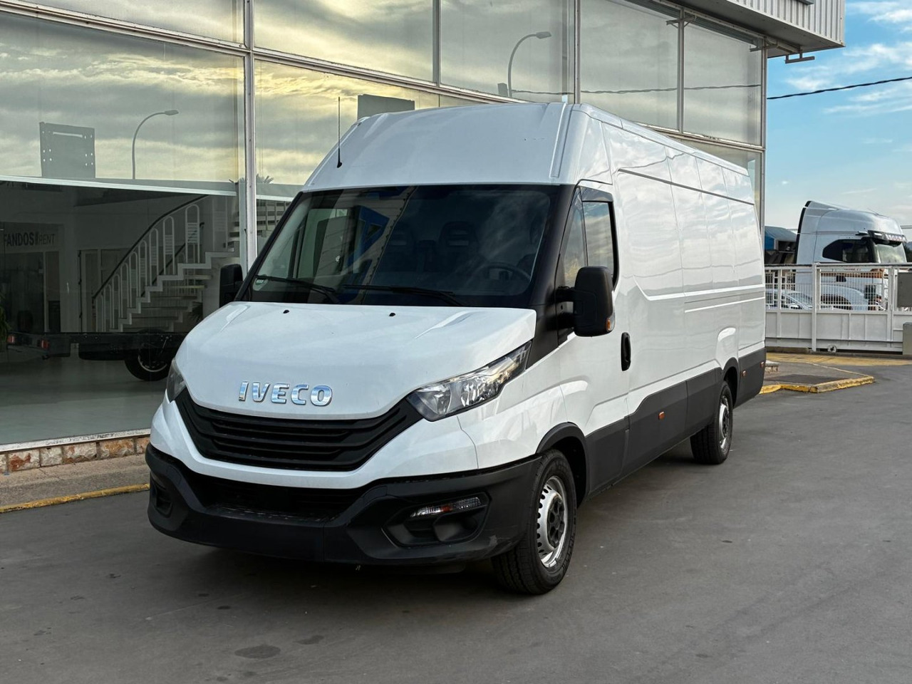 Furgón IVECO 35S14 V 16m3 - Furgón: foto 1 Furgón IVECO 35S14 V 16m3 - Furgón: foto 1