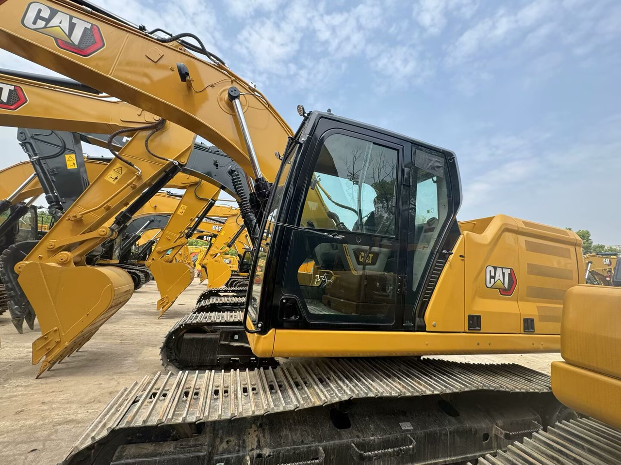 CATERPILLAR 320 GC CAT 320GC - Excavadora de cadenas: foto 1 CATERPILLAR 320 GC CAT 320GC - Excavadora de cadenas: foto 1