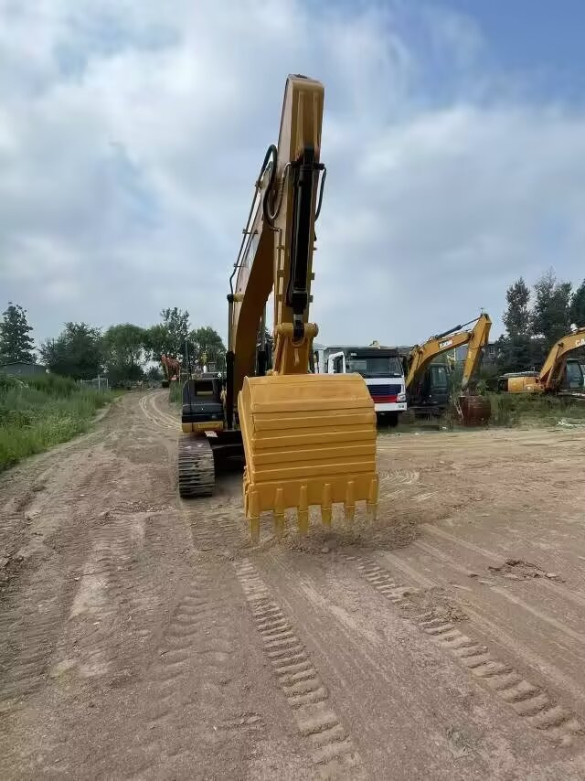 CATERPILLAR 320D2 L CAT 320D 2 L - Excavadora de cadenas: foto 5 CATERPILLAR 320D2 L CAT 320D 2 L - Excavadora de cadenas: foto 5