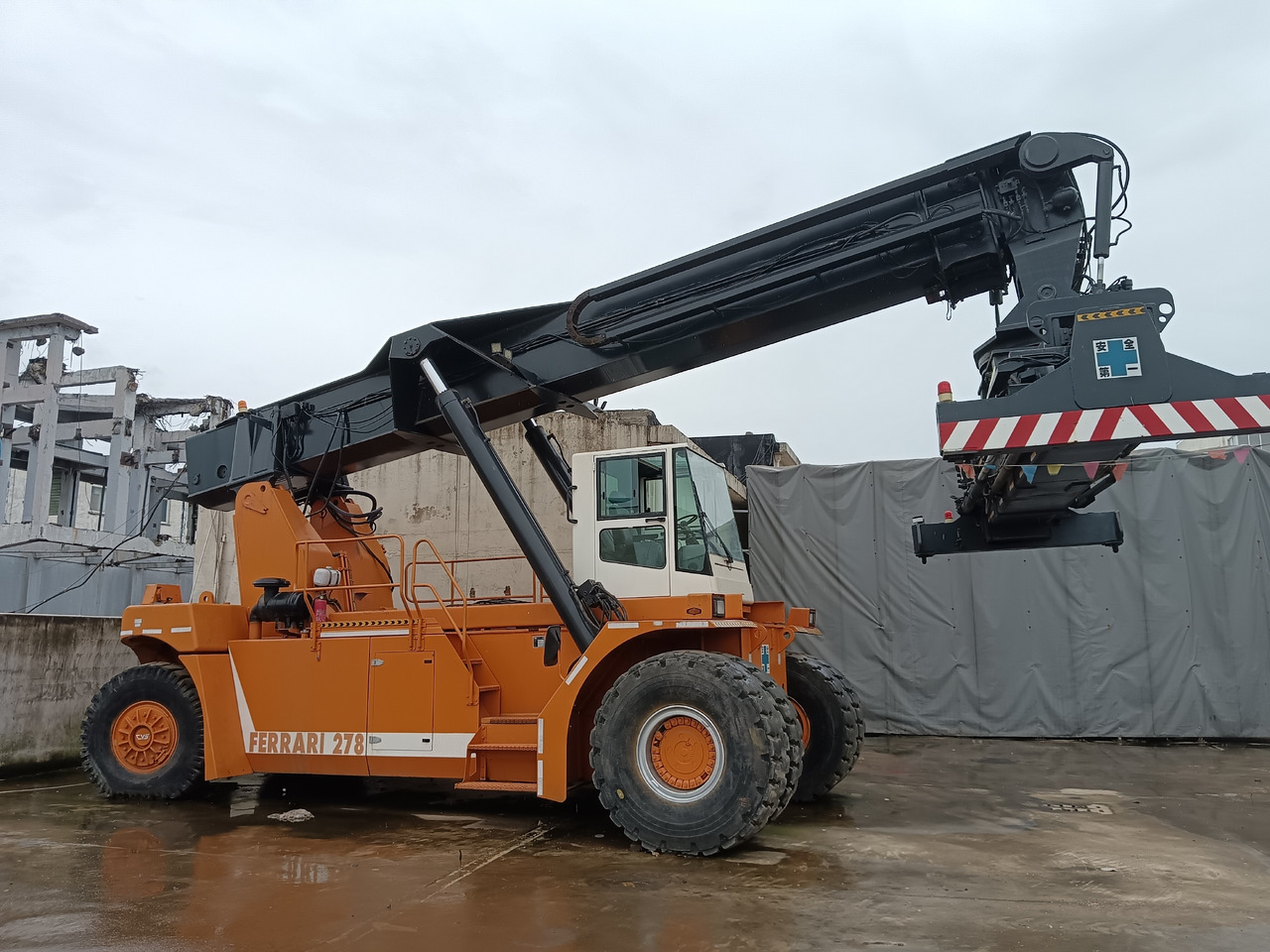 CVS FERRARRI 278 F278.6 45 TON - Reach stacker: foto 1 CVS FERRARRI 278 F278.6 45 TON - Reach stacker: foto 1