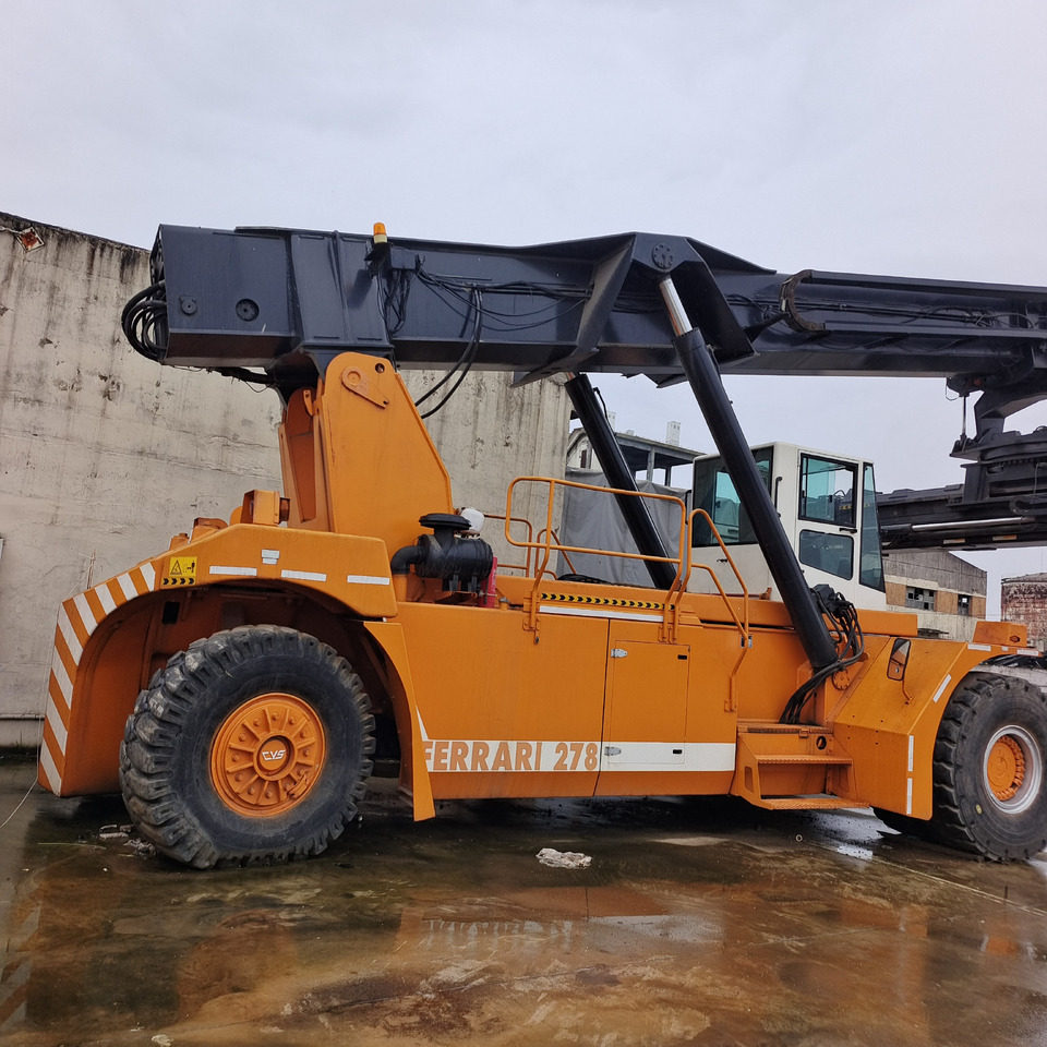 CVS FERRARRI F278 45 ton - Reach stacker: foto 4 CVS FERRARRI F278 45 ton - Reach stacker: foto 4