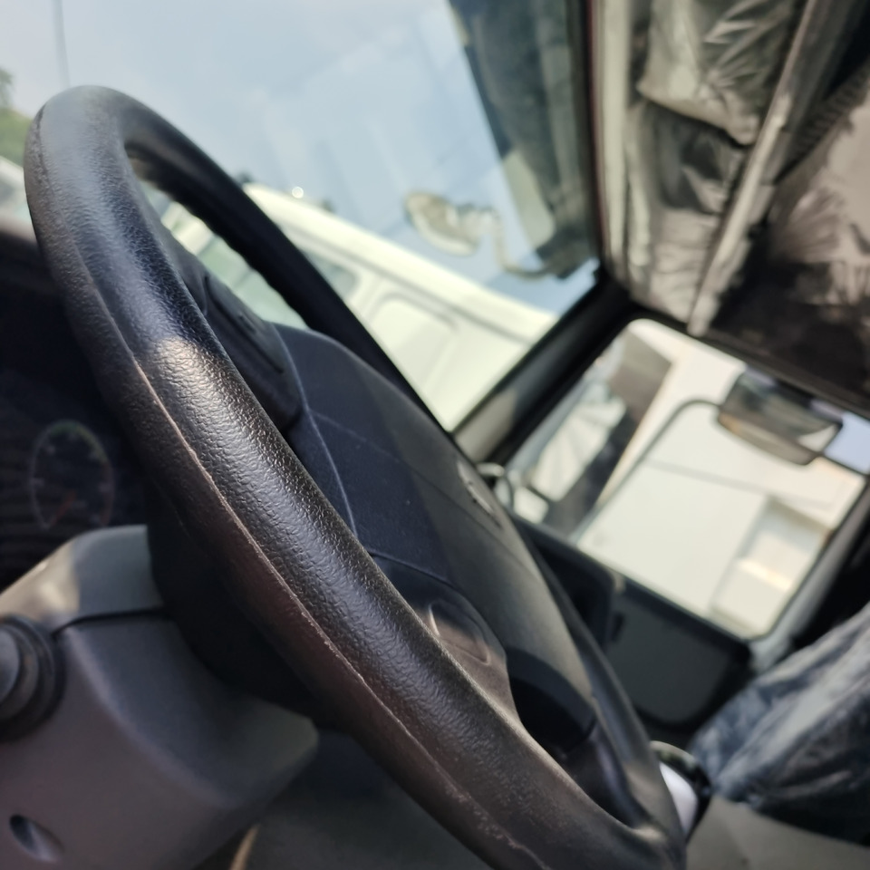 Cabeza tractora SINOTRUK HOWO 371 375 380 400 420 460HP: foto 11 Cabeza tractora SINOTRUK HOWO 371 375 380 400 420 460HP: foto 11