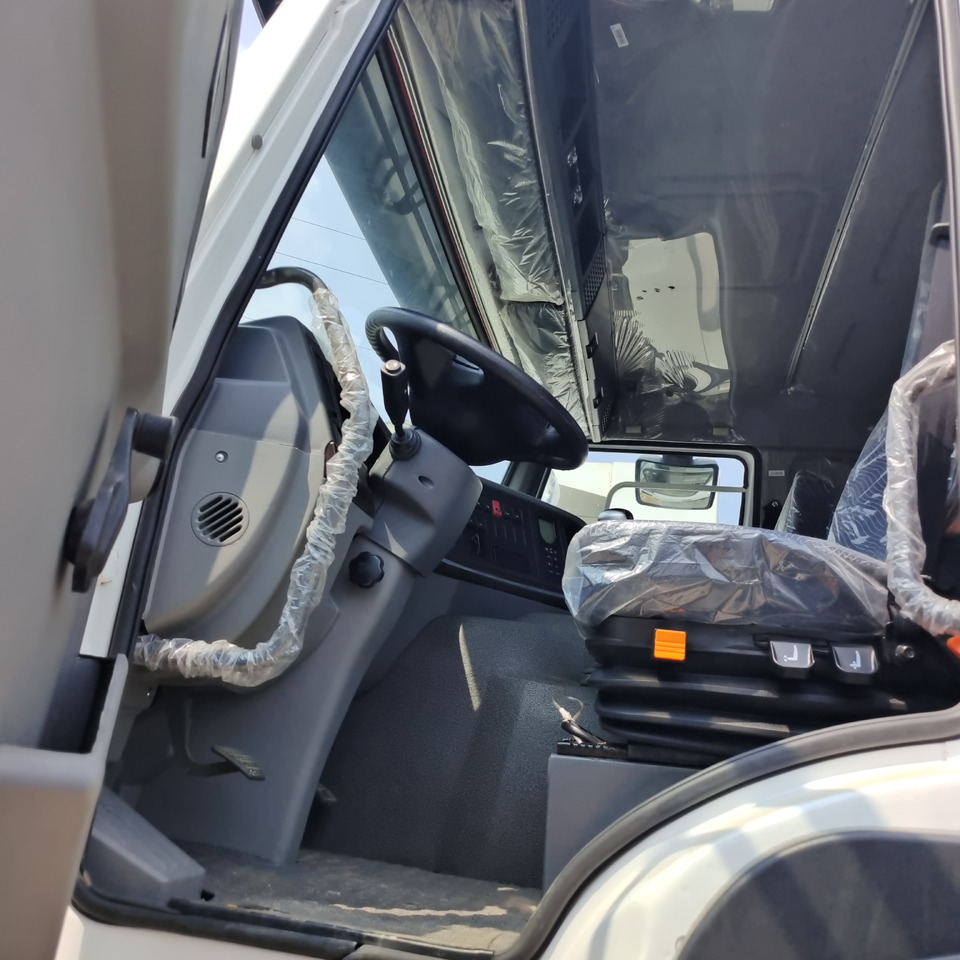 Cabeza tractora SINOTRUK HOWO 371 375 380 400 420 460HP: foto 7 Cabeza tractora SINOTRUK HOWO 371 375 380 400 420 460HP: foto 7