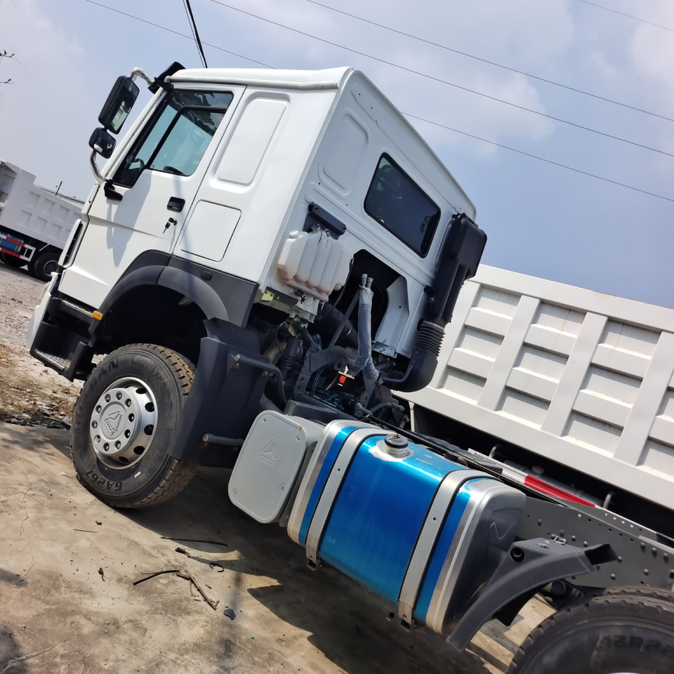 SINOTRUK HOWO 371 6*4 TRACTOR HEAD - Cabeza tractora: foto 2 SINOTRUK HOWO 371 6*4 TRACTOR HEAD - Cabeza tractora: foto 2
