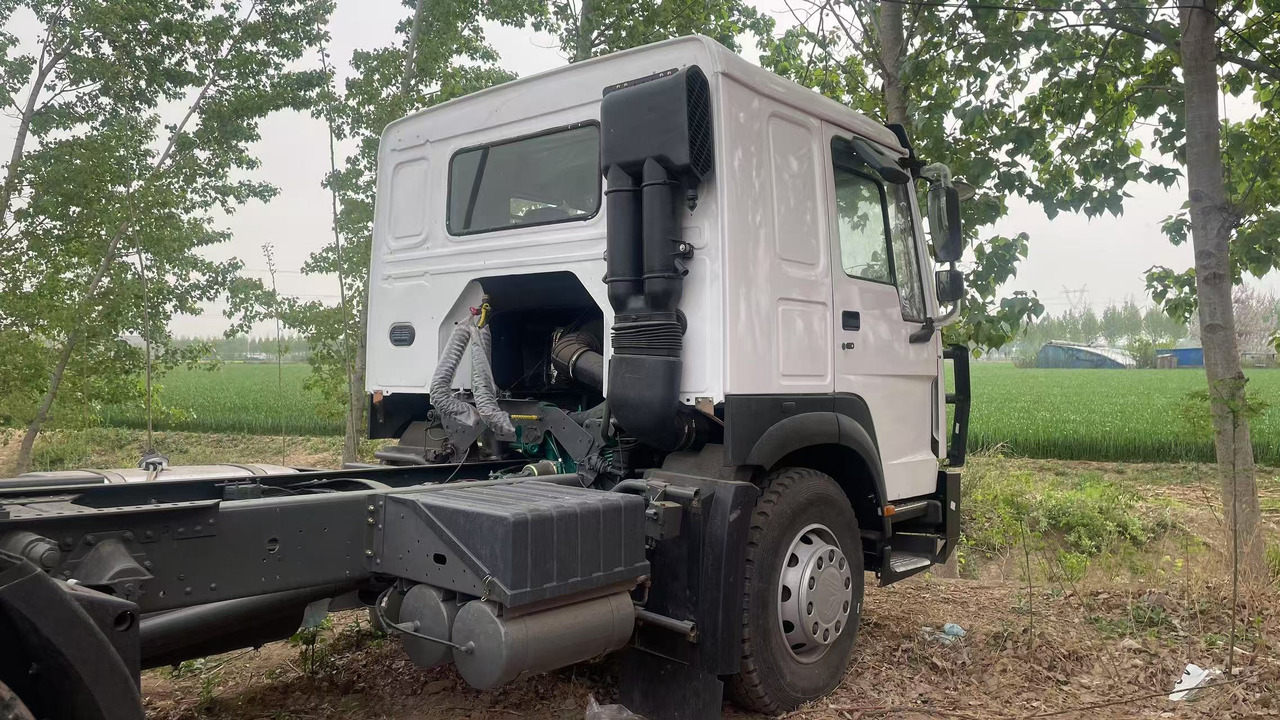 SINOTRUK HOWO 4*2 TRACTOR HEAD 371 375 380 400 420 HP - Cabeza tractora: foto 5 SINOTRUK HOWO 4*2 TRACTOR HEAD 371 375 380 400 420 HP - Cabeza tractora: foto 5