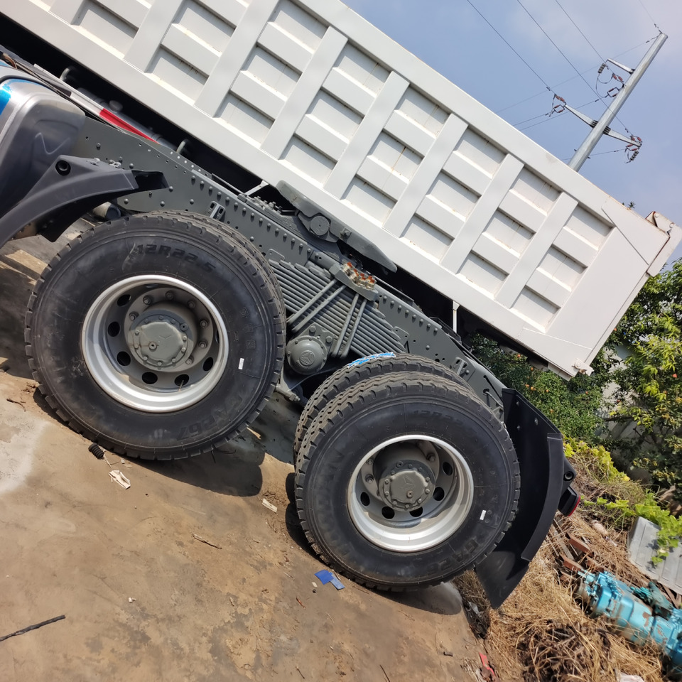 SINOTRUK HOWO 6*4 8*4 - Cabeza tractora: foto 2 SINOTRUK HOWO 6*4 8*4 - Cabeza tractora: foto 2