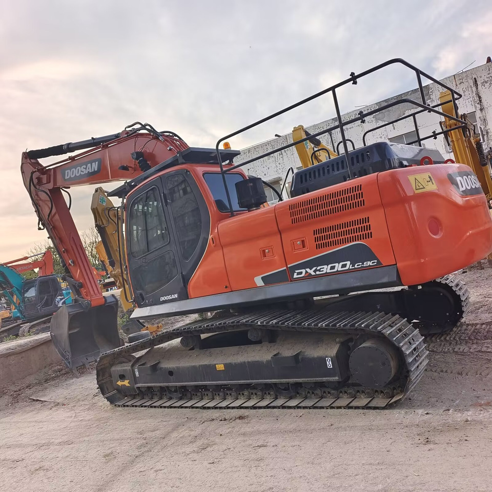 DOOSAN DX300LC-9C - Excavadora de cadenas: foto 2 DOOSAN DX300LC-9C - Excavadora de cadenas: foto 2