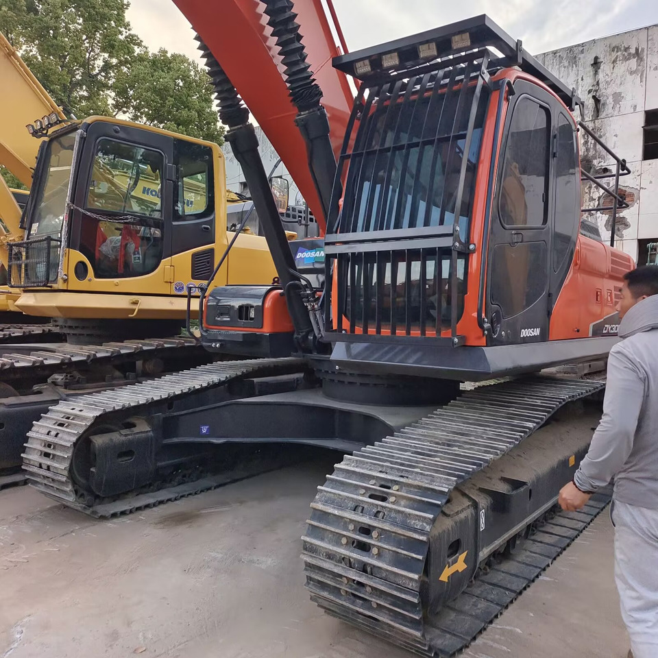 DOOSAN DX300LC-9C - Excavadora de cadenas: foto 1 DOOSAN DX300LC-9C - Excavadora de cadenas: foto 1
