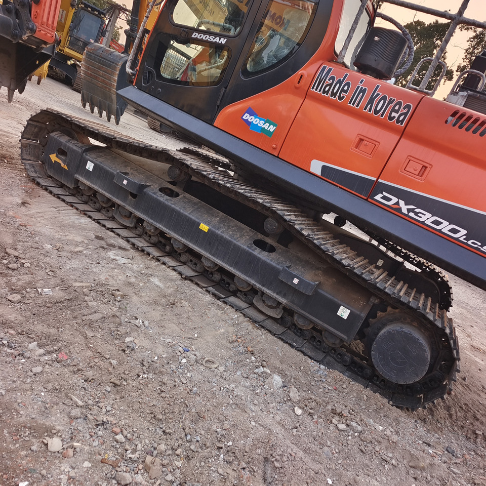 DOOSAN DX300LC-9C Doosan DX 300 LC - 9 C - Excavadora de cadenas: foto 2 DOOSAN DX300LC-9C Doosan DX 300 LC - 9 C - Excavadora de cadenas: foto 2