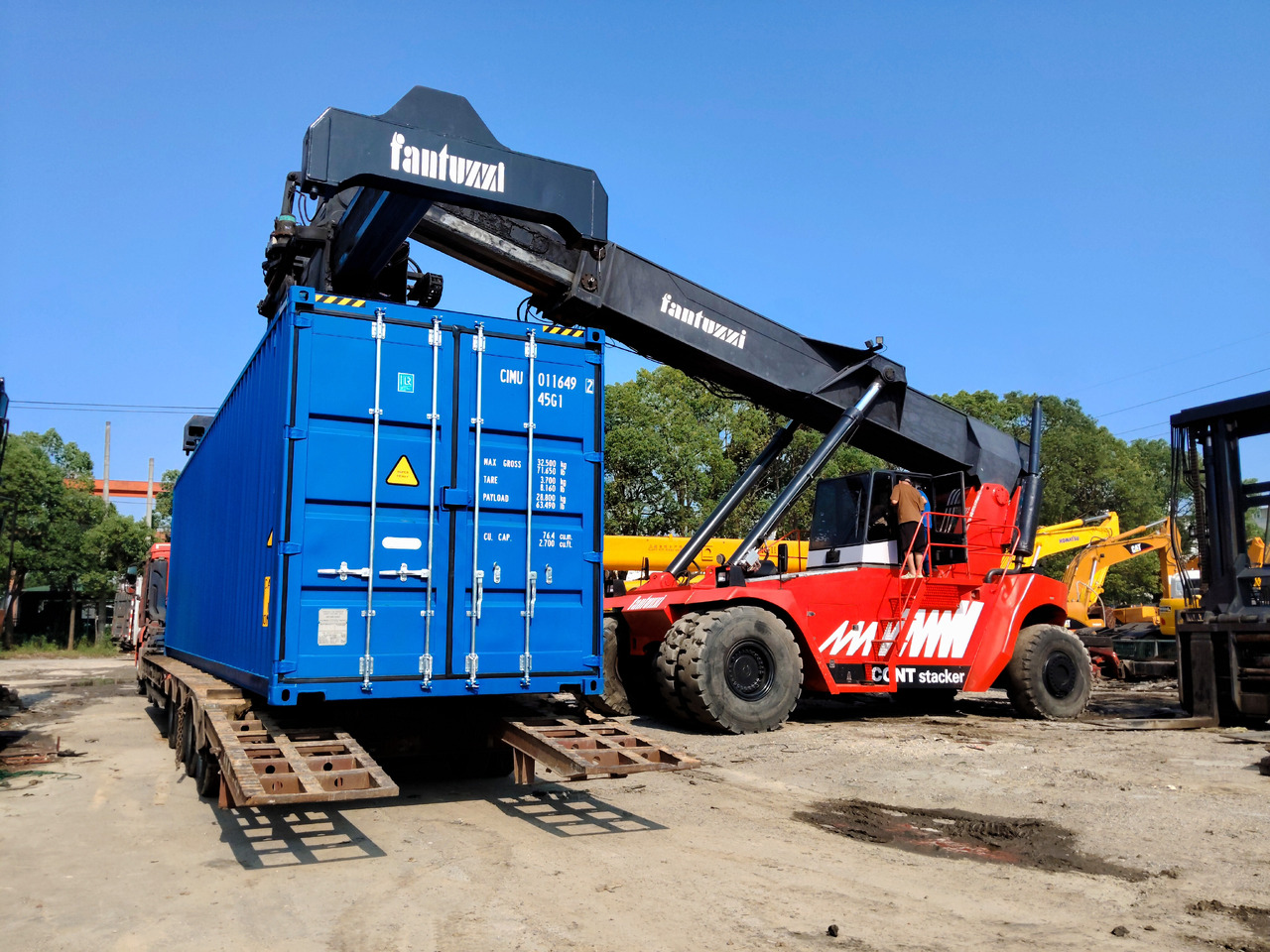 FANTUZZI CS45KM 45 TON REACH STACKER - Reach stacker: foto 3 FANTUZZI CS45KM 45 TON REACH STACKER - Reach stacker: foto 3