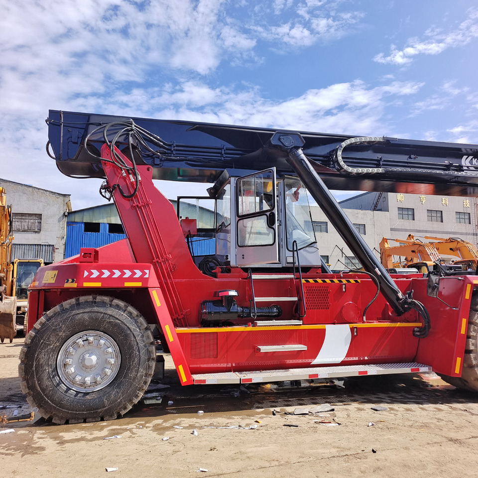 KALMAR DRF 450 - Reach stacker: foto 1 KALMAR DRF 450 - Reach stacker: foto 1