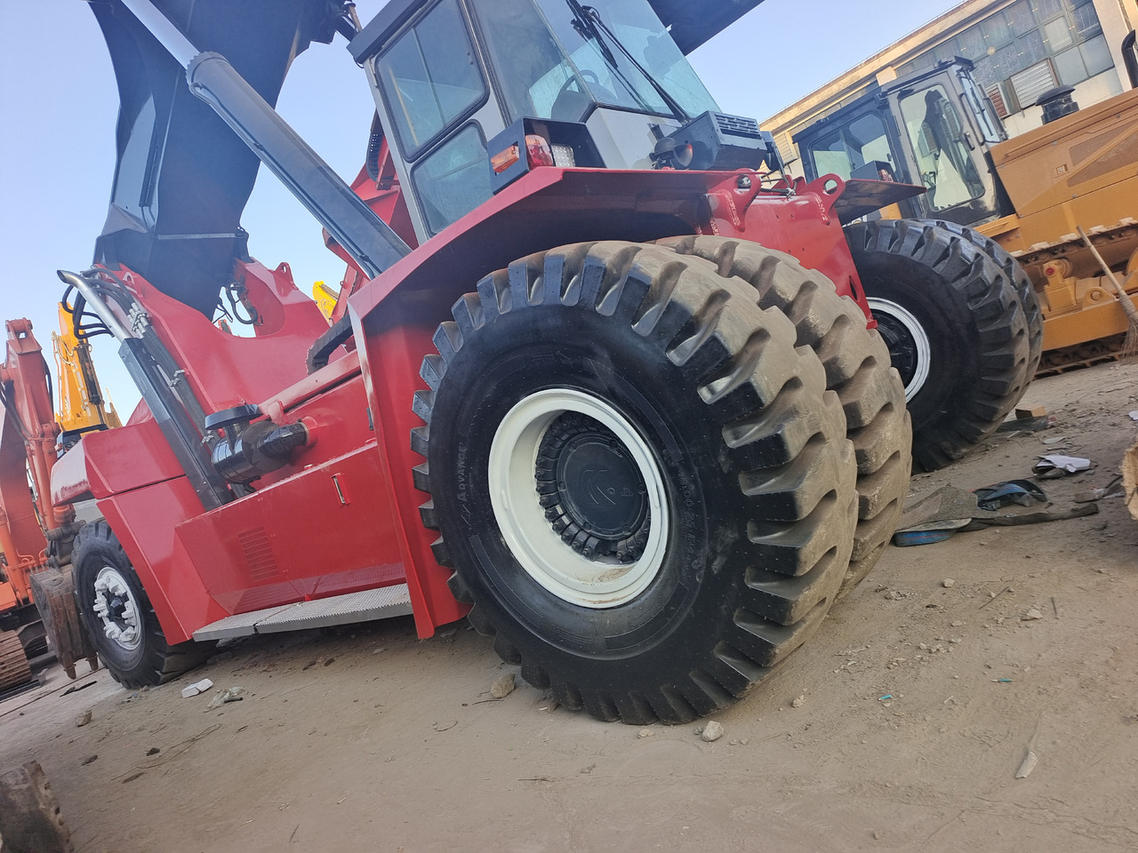 KALMAR DRF 450 - Reach stacker: foto 3 KALMAR DRF 450 - Reach stacker: foto 3