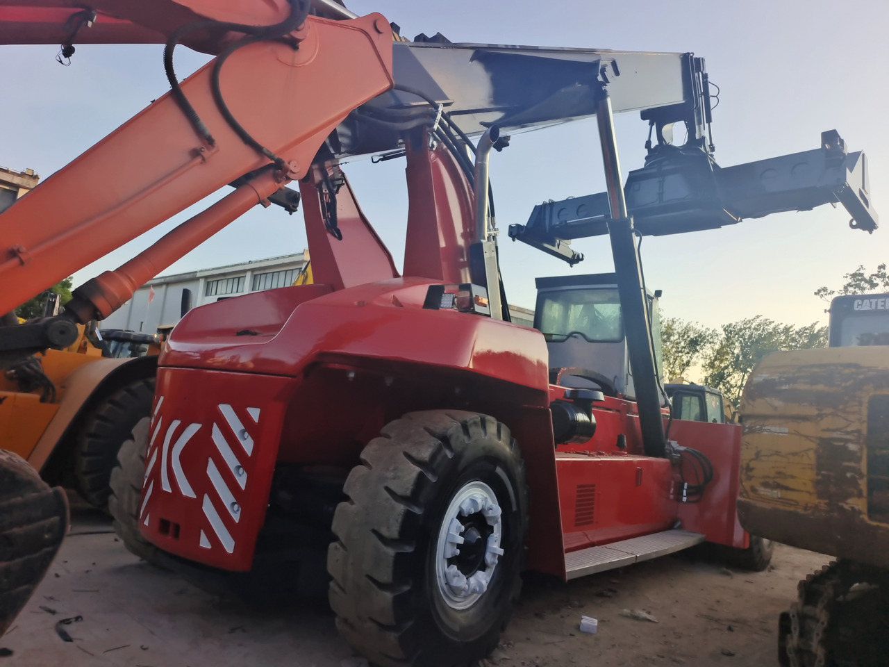 KALMAR DRF 450 - Reach stacker: foto 3 KALMAR DRF 450 - Reach stacker: foto 3