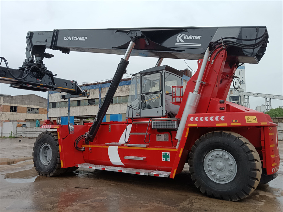 KALMAR DRF450 - Reach stacker: foto 1 KALMAR DRF450 - Reach stacker: foto 1