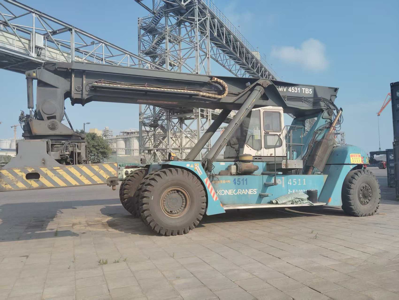 KONECRANES SMV 4531 TB5 45 TON REACH STACKER - Reach stacker: foto 4 KONECRANES SMV 4531 TB5 45 TON REACH STACKER - Reach stacker: foto 4