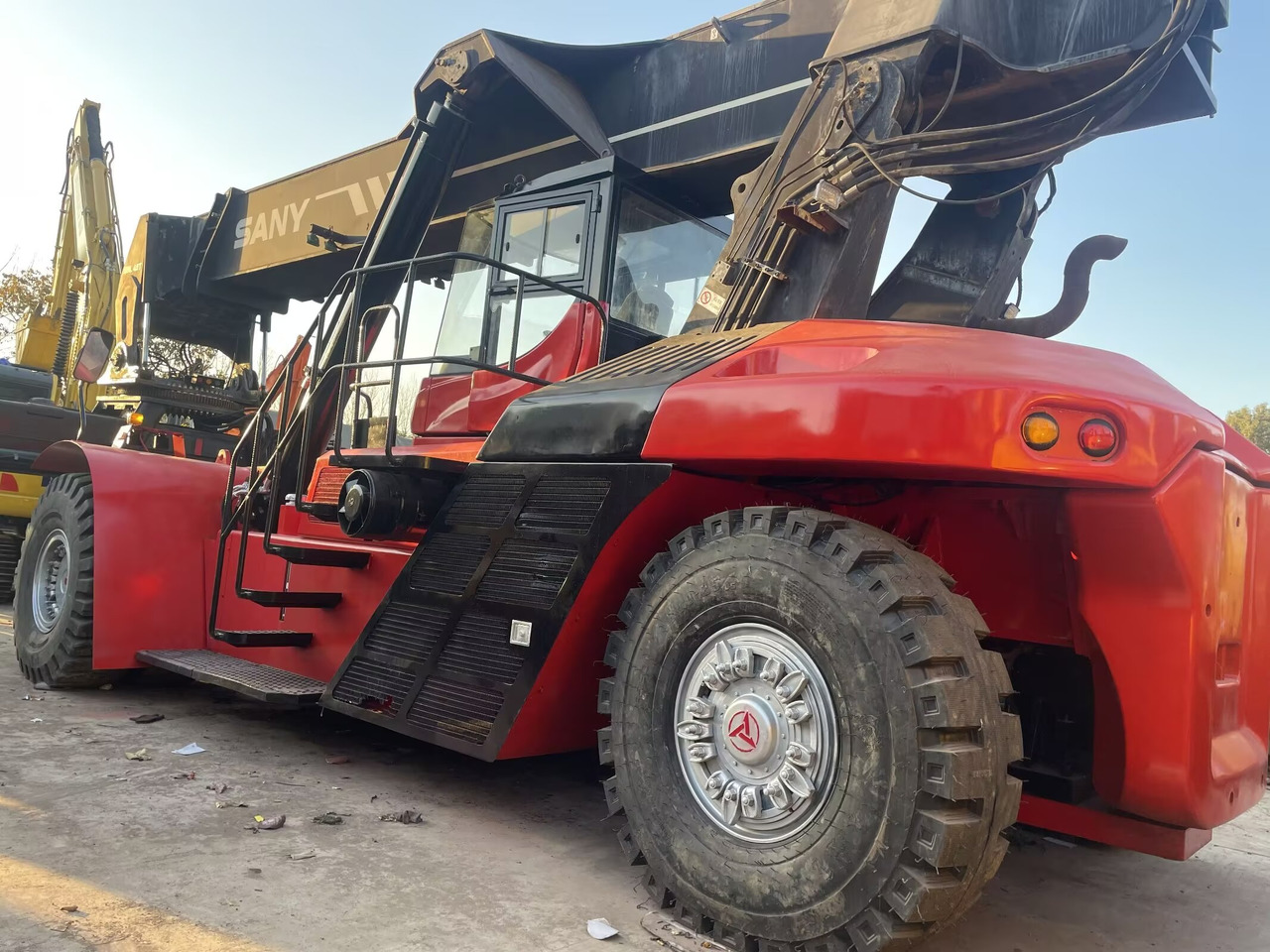 SANY SRSC 45 C30 45 TON REACH STACKER - Reach stacker: foto 5 SANY SRSC 45 C30 45 TON REACH STACKER - Reach stacker: foto 5