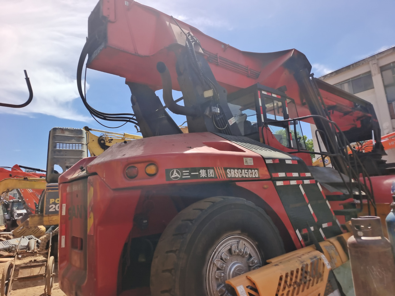 SANY SRSC 45C30 - Reach stacker: foto 2 SANY SRSC 45C30 - Reach stacker: foto 2