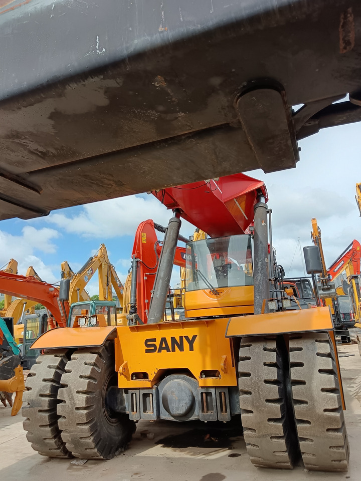 SANY SRSC 45C30 - Reach stacker: foto 3 SANY SRSC 45C30 - Reach stacker: foto 3