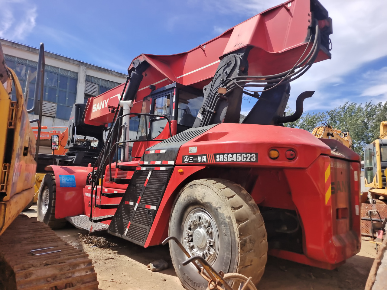 SANY SRSC 45C30 - Reach stacker: foto 1 SANY SRSC 45C30 - Reach stacker: foto 1