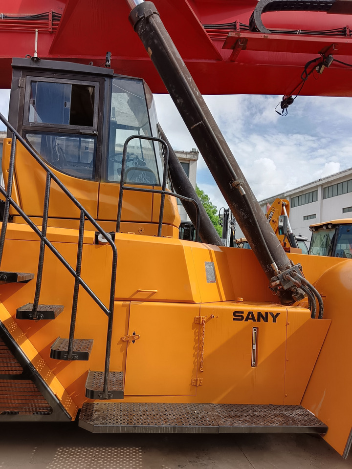 SANY SRSC45C30 45TON REACH STACKER - Reach stacker: foto 5 SANY SRSC45C30 45TON REACH STACKER - Reach stacker: foto 5