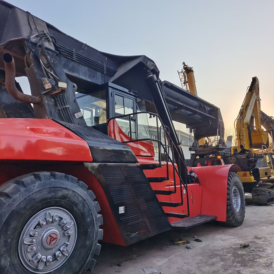 SANY SRSC45C30 - Reach stacker: foto 1 SANY SRSC45C30 - Reach stacker: foto 1