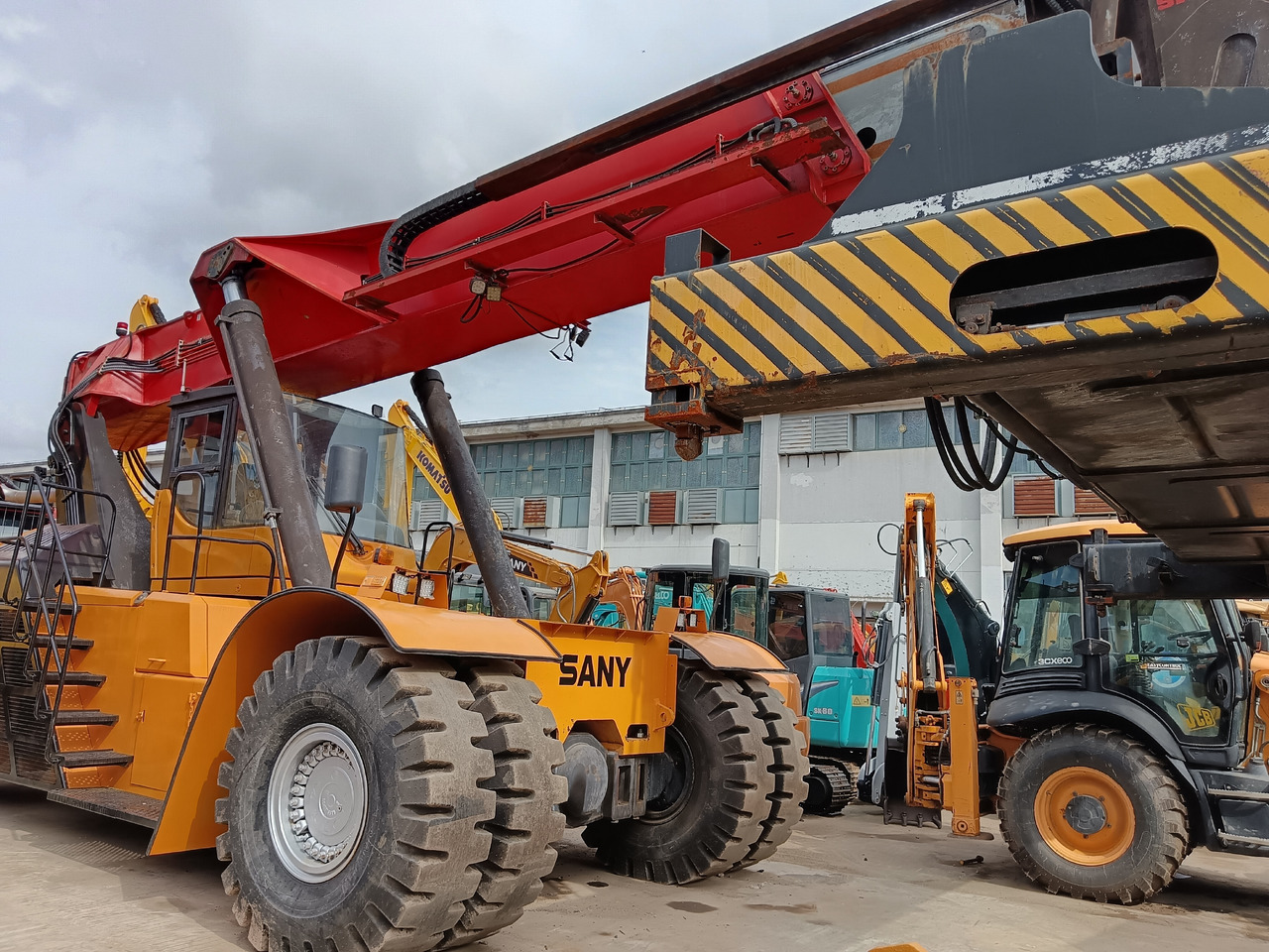 SANY SRSC45C30 REACH CRANE 45 TON - Reach stacker: foto 1 SANY SRSC45C30 REACH CRANE 45 TON - Reach stacker: foto 1