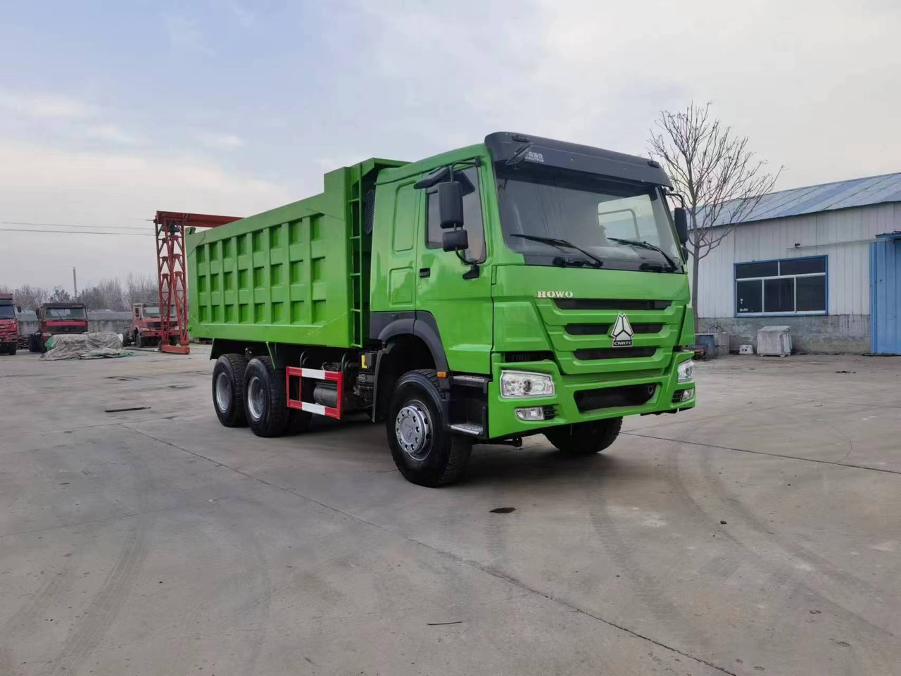 SINOTRUK HOWO 6*4 8*4 DUMP TRUCK - Camión volquete: foto 3 SINOTRUK HOWO 6*4 8*4 DUMP TRUCK - Camión volquete: foto 3
