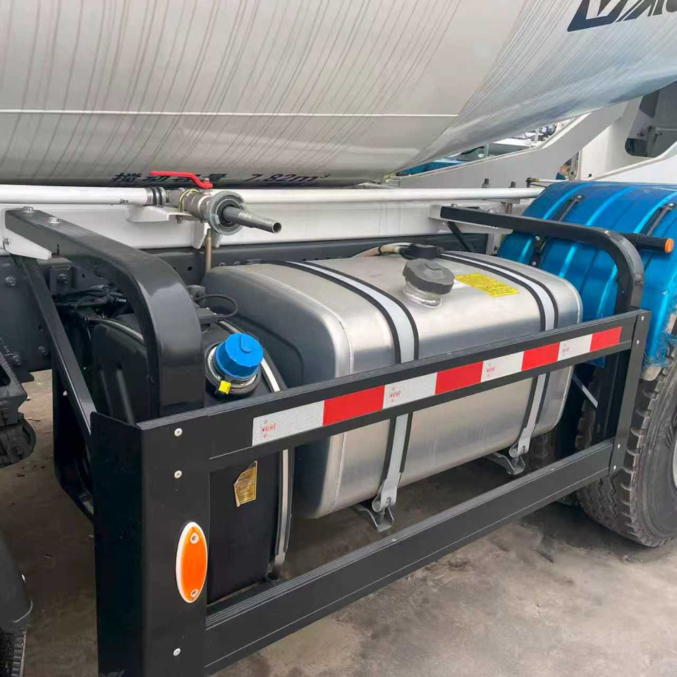 SINOTRUK HOWO TX350 EURO 5 - Camión hormigonera: foto 4 SINOTRUK HOWO TX350 EURO 5 - Camión hormigonera: foto 4