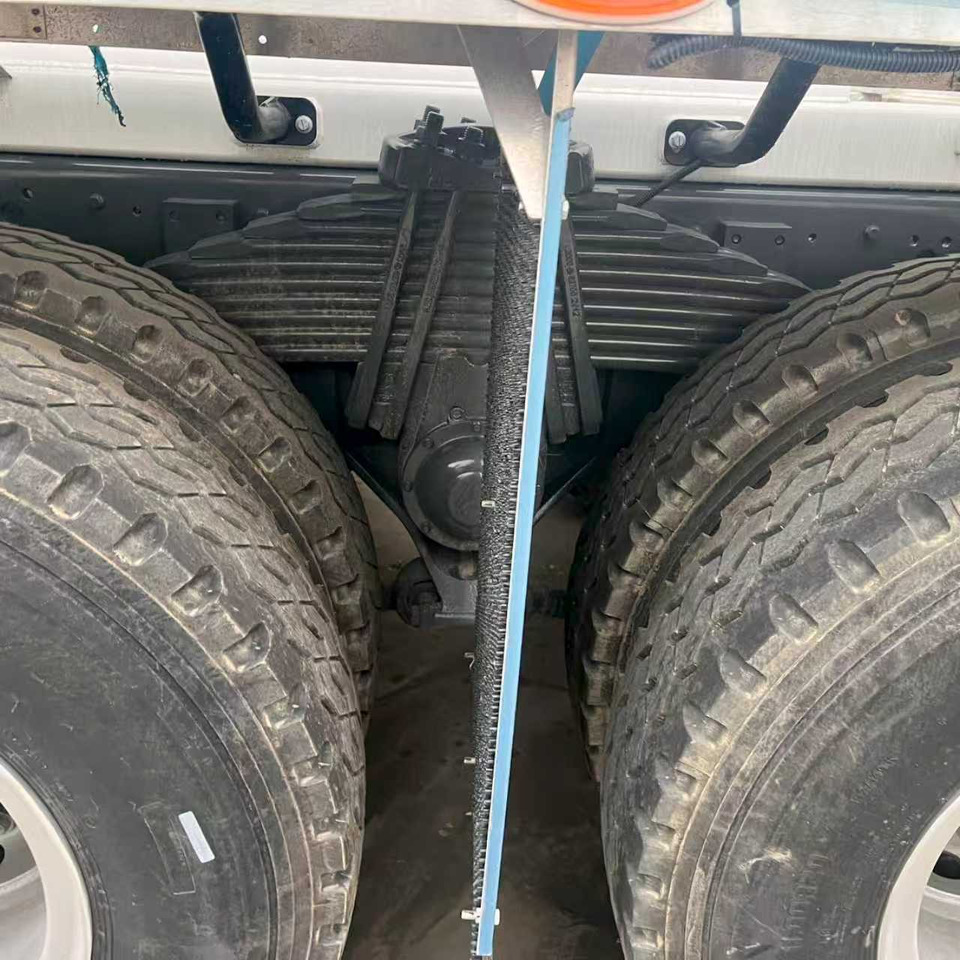 SINOTRUK HOWO TX350 EURO 5 - Camión hormigonera: foto 5 SINOTRUK HOWO TX350 EURO 5 - Camión hormigonera: foto 5